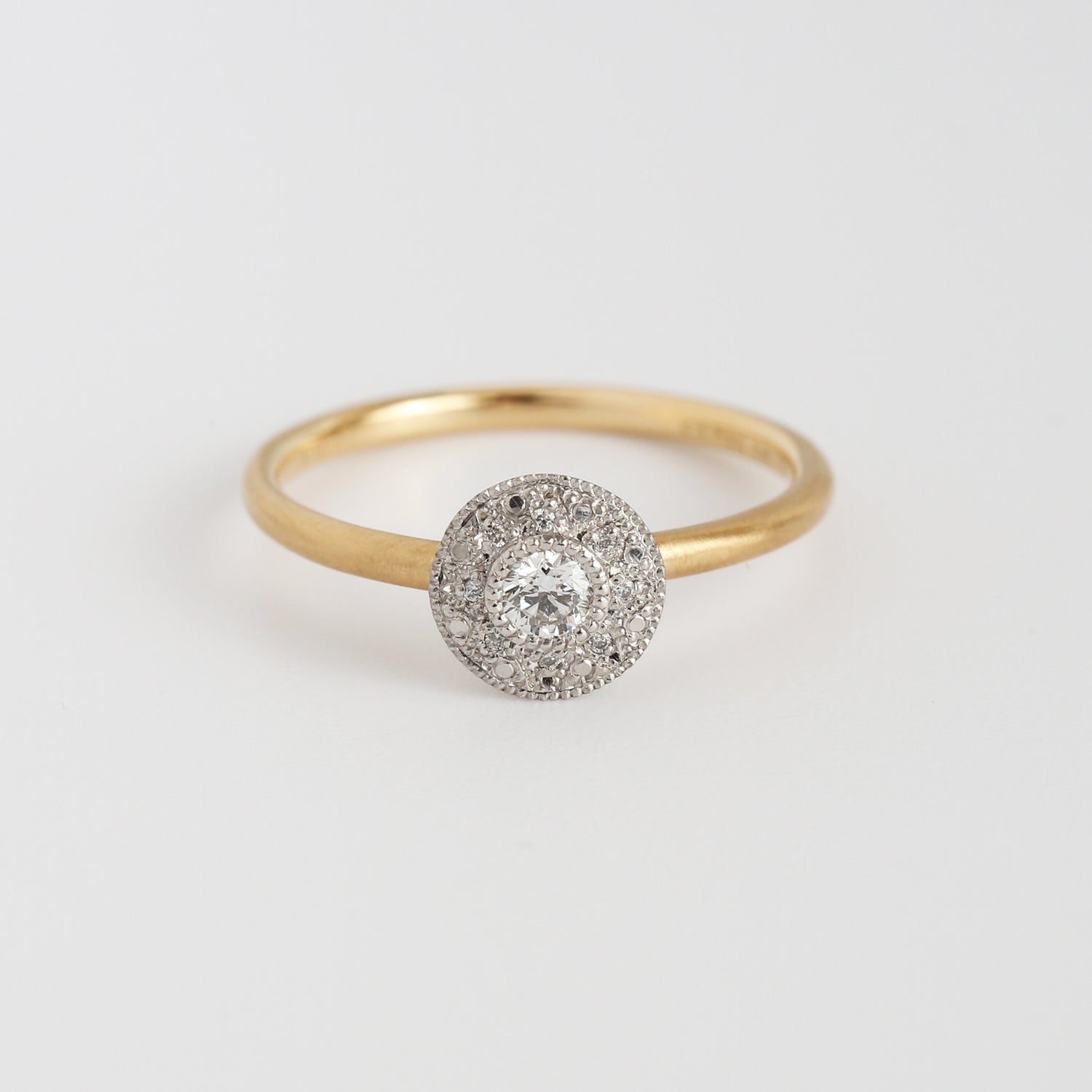 Le Marais | Round Briliant Diamond Ring